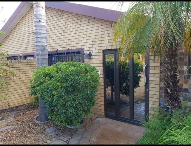 3 BEDROOM HOUSE FOR SALE IN SONSTRAAL HEIGHTS